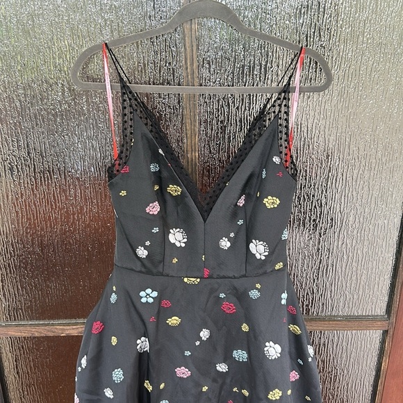 MONIQUE LHUILLIER
Floral A Line Ball Gown size 8 - Picture 6 of 11